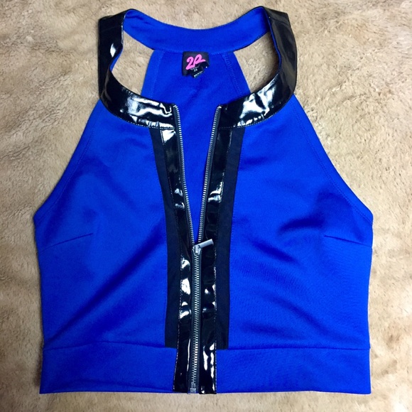 2B Bebe Tops - 🔥 XS 2B Bebe Zippered Faux Leather Top 🔥